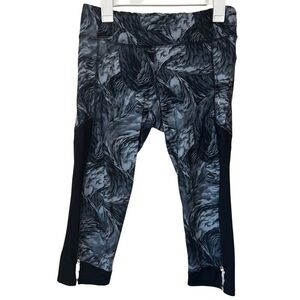 3/$25 🍄 C9 by Champion Cropped Gray & White Leggings Size Large